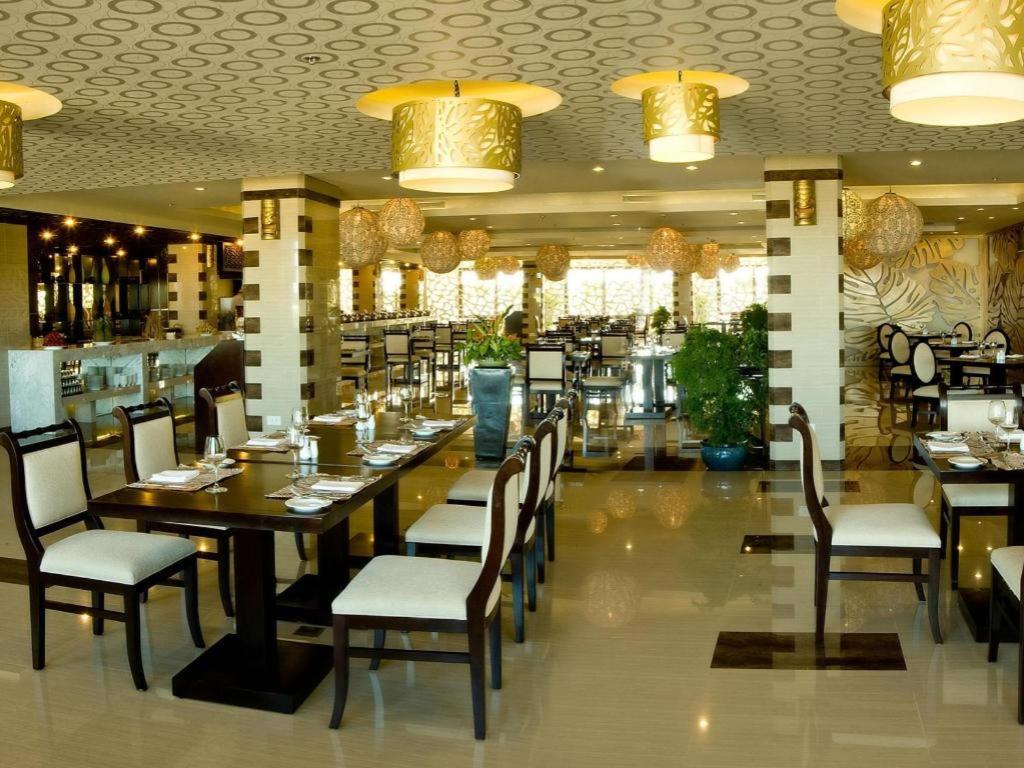 Olalani Resort & Condotel Da Nang Bagian luar foto
